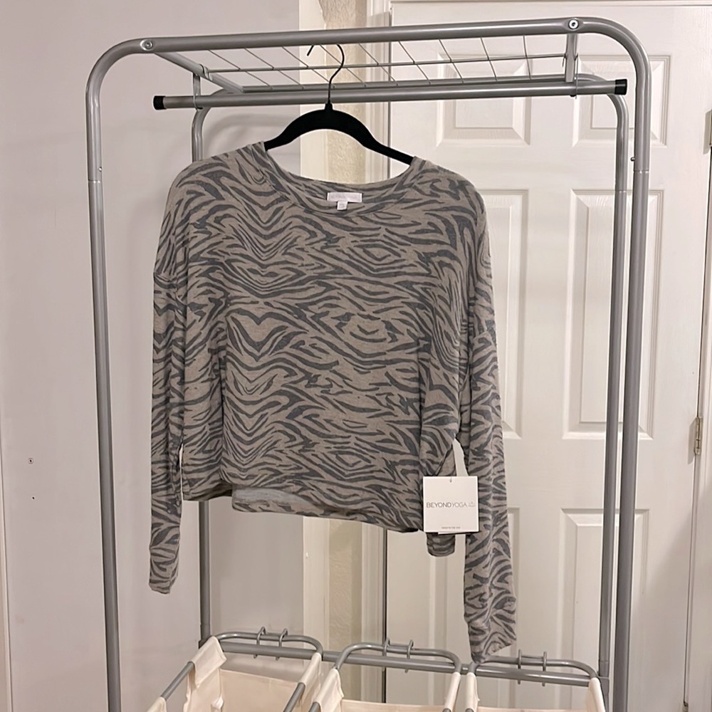 BNWT-Beyond Yoga Sweater Large- oatmeal-Zebra print- No longer sold in stores